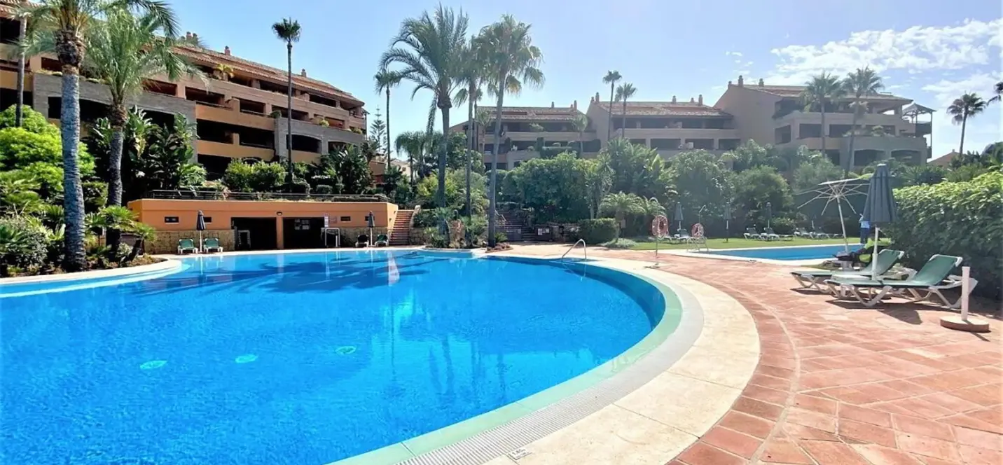 Продажа апартаментов на первом этаже в Bahía de Marbella 0