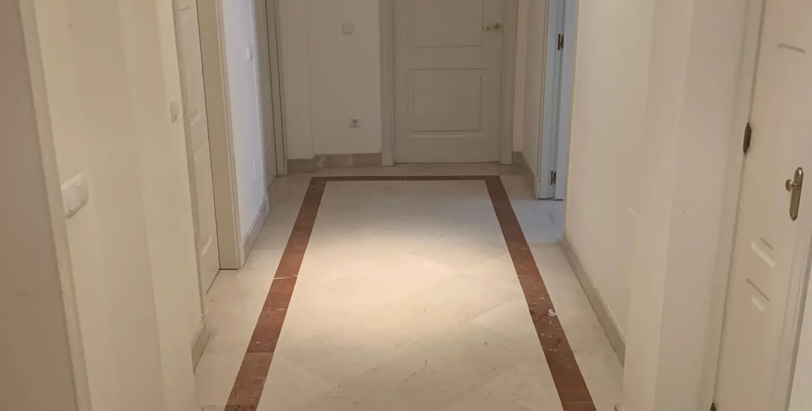 Venta de apartamento en planta baja en Bahía de Marbella 4