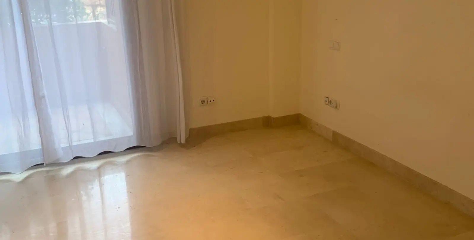 Venta de apartamento en planta baja en Bahía de Marbella 8