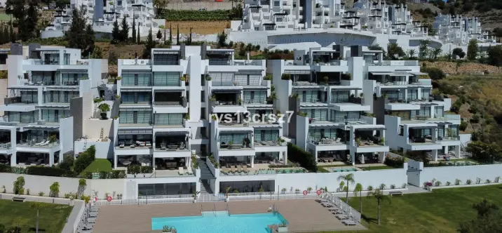 Продажа апартаментов на среднем этаже в Benahavís 0