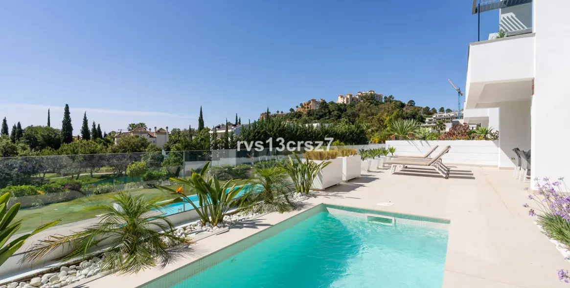 Venta de apartamento en planta media en Benahavís 32