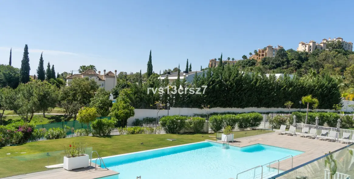 Venta de apartamento en planta media en Benahavís 37