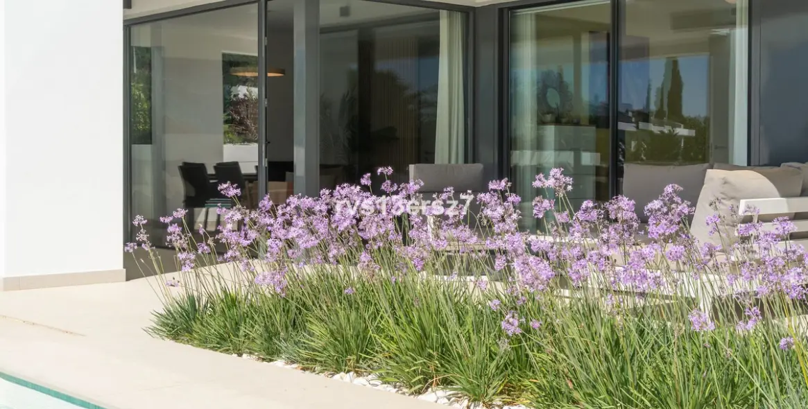 Venta de apartamento en planta media en Benahavís 38