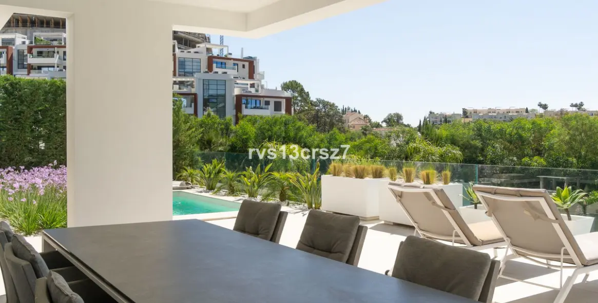 Venta de apartamento en planta media en Benahavís 39