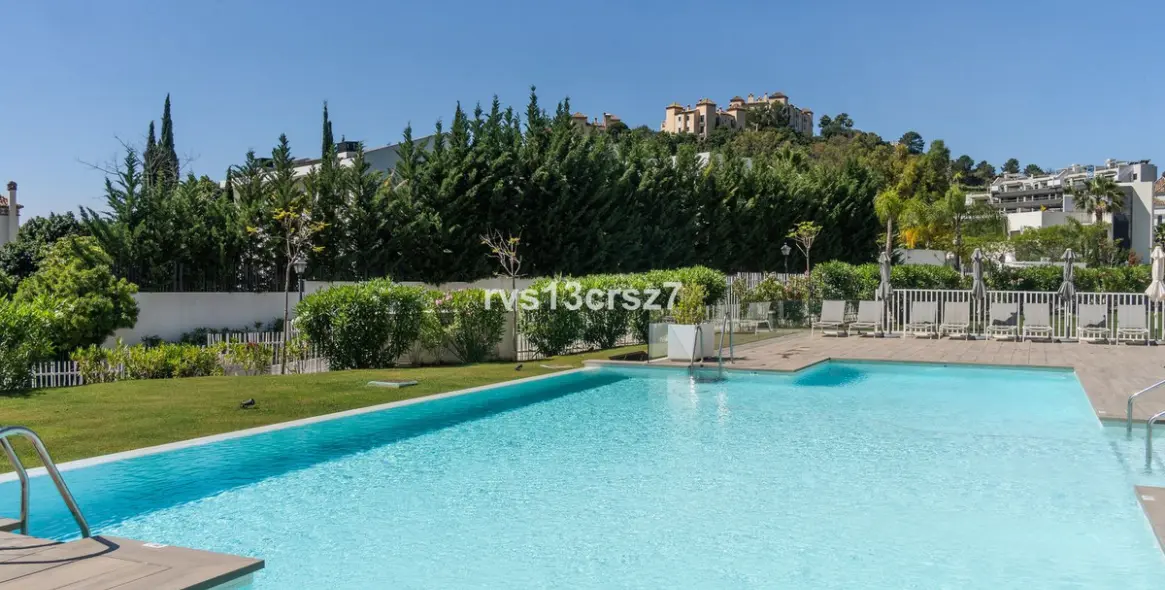 Venta de apartamento en planta media en Benahavís 41