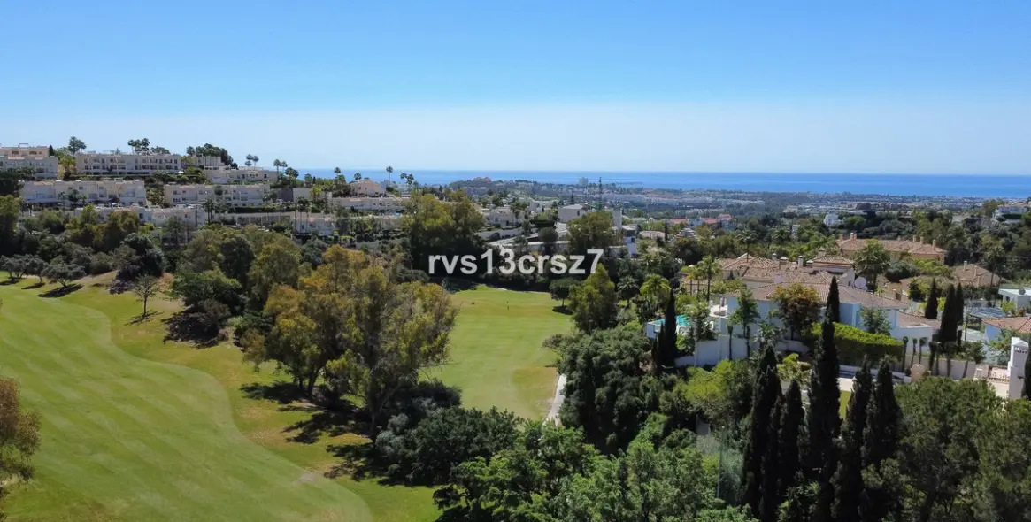 Venta de apartamento en planta media en Benahavís 42