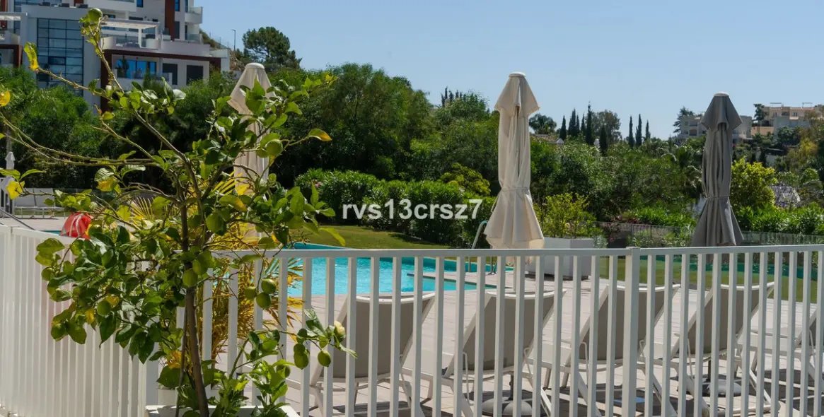 Venta de apartamento en planta media en Benahavís 45