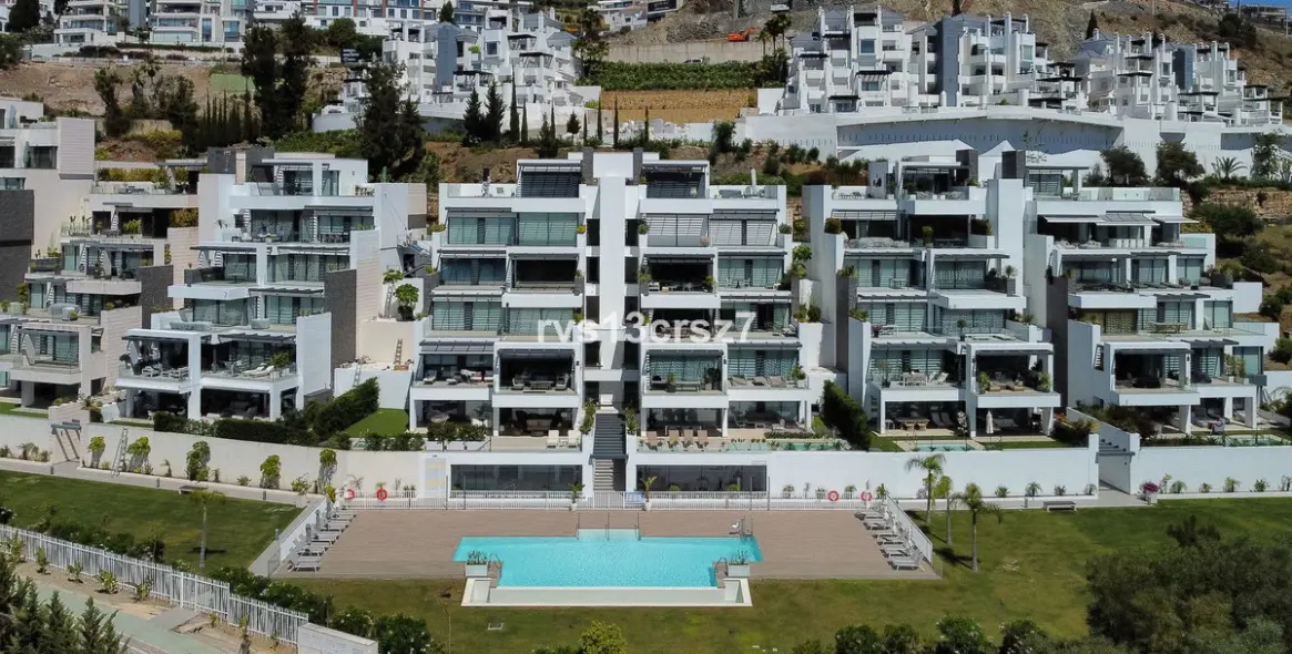 Venta de apartamento en planta media en Benahavís 47