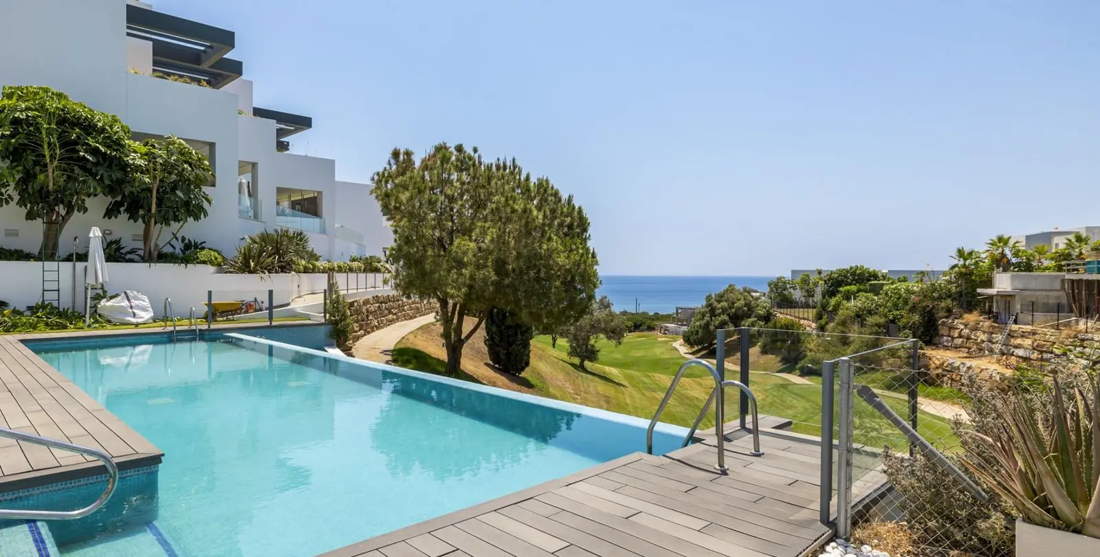 Sale of ground floor apartment in Cabopino 9