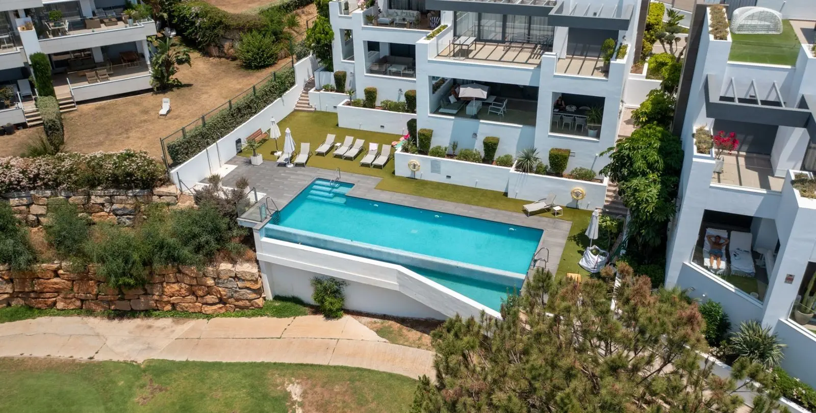 Sale of ground floor apartment in Cabopino 10