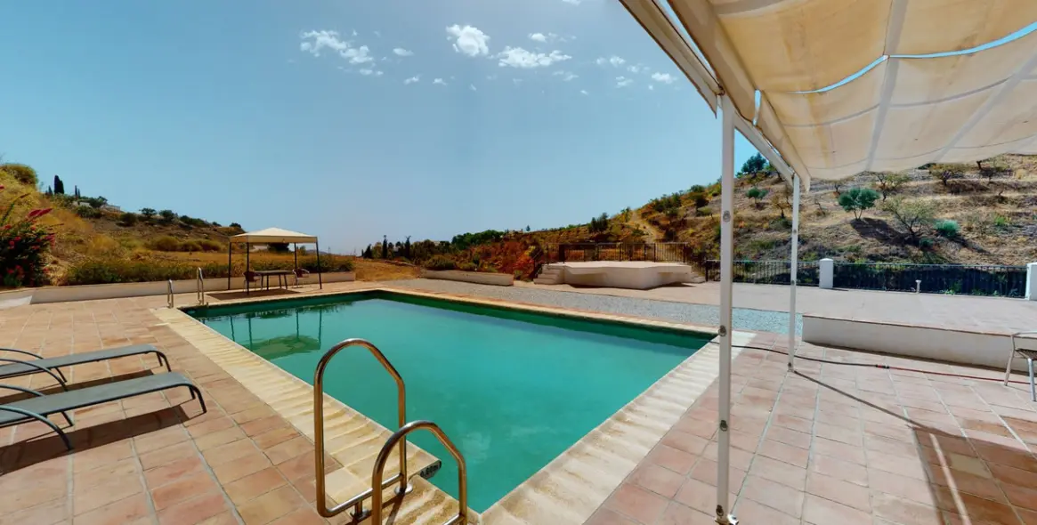 Venta de villa independiente en Macharaviaya 3