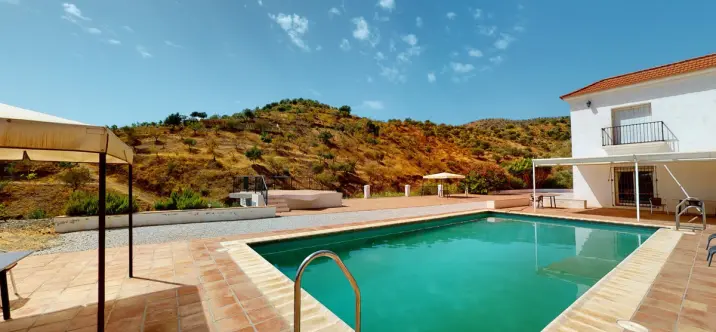 Venta de villa independiente en Macharaviaya 3