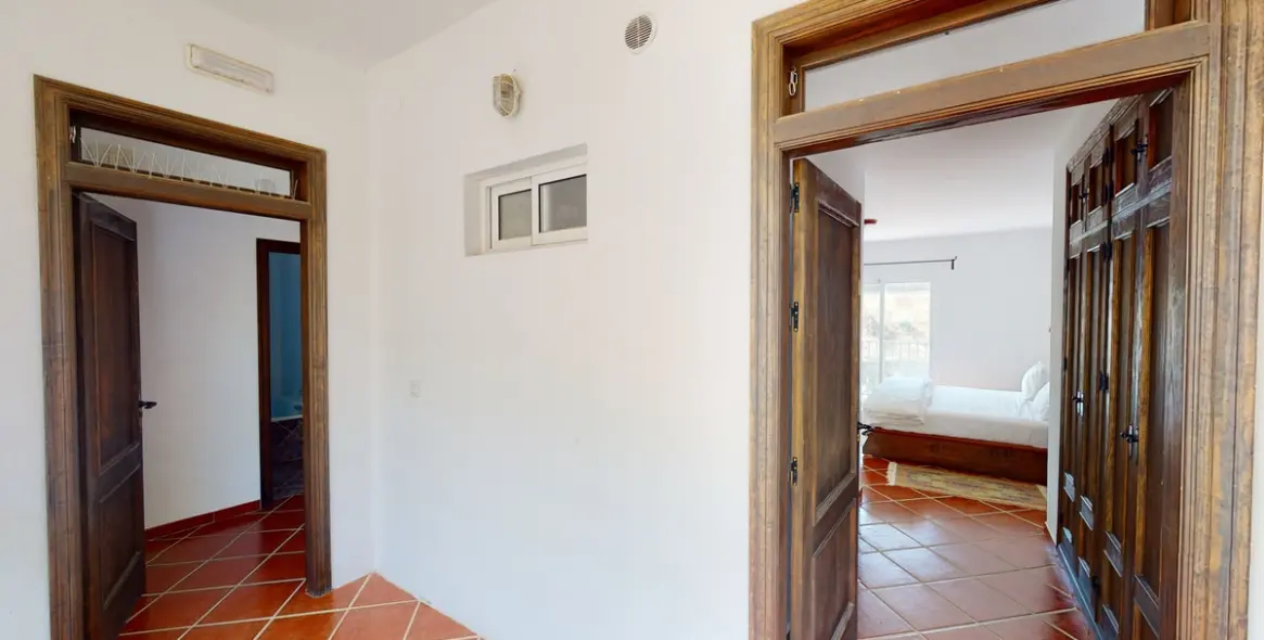 Sale of detached villa in Macharaviaya 28