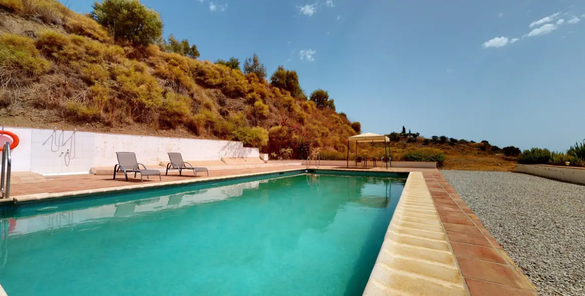 Sale of detached villa in Macharaviaya 46