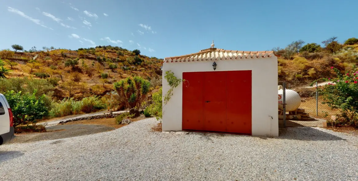 Sale of detached villa in Macharaviaya 50