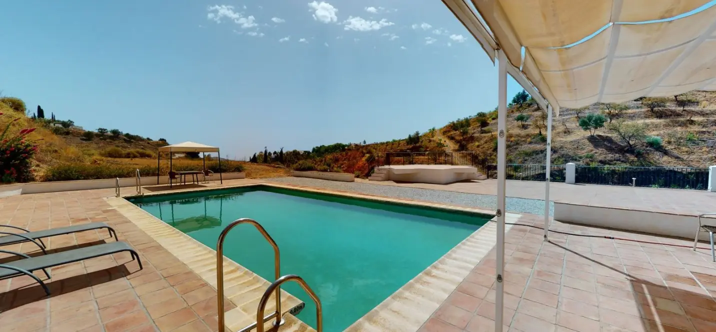 Sale of detached villa in Macharaviaya 2