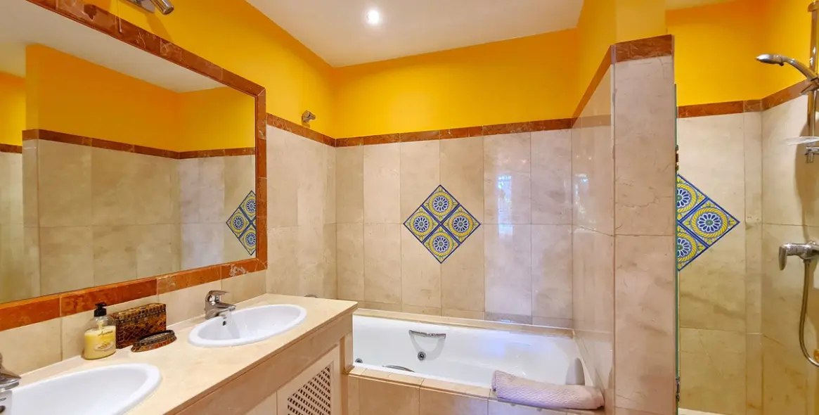 Sale of ground floor apartment in Casares Playa 8