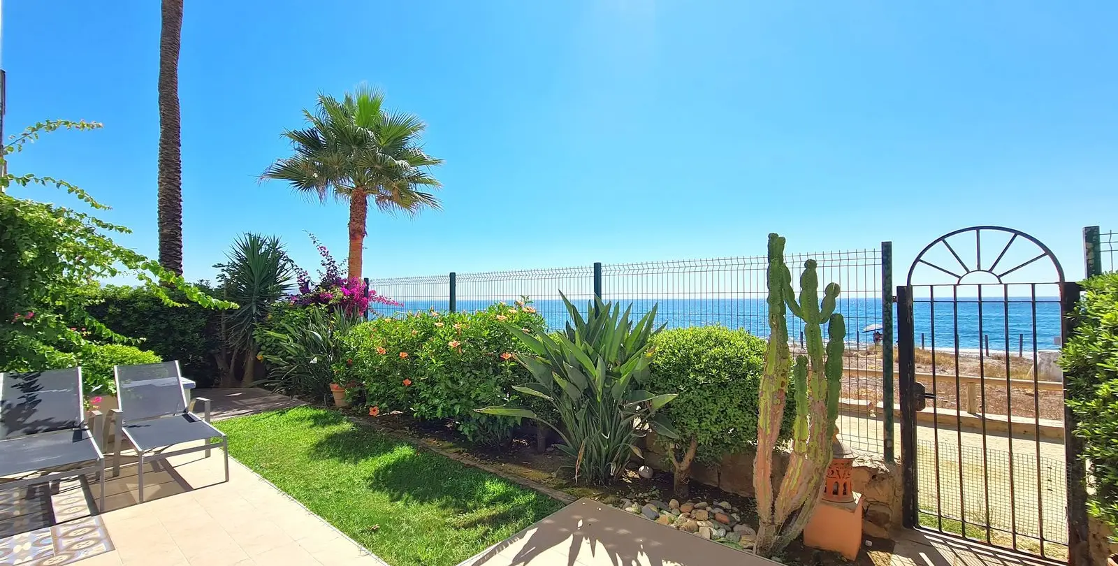 Venta de apartamento en planta baja en Casares Playa 1