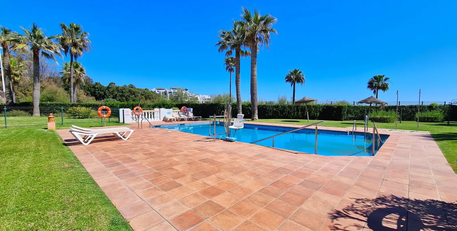 Venta de apartamento en planta baja en Casares Playa 45