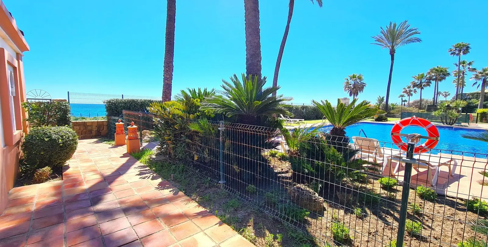 Venta de apartamento en planta baja en Casares Playa 50