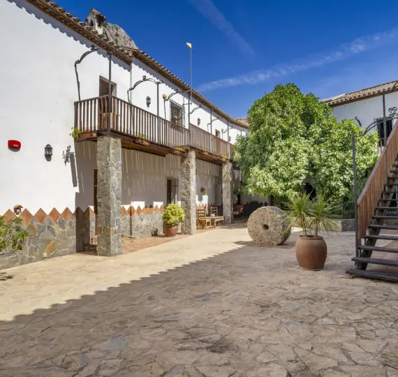 Venta de hotel en Benaoján