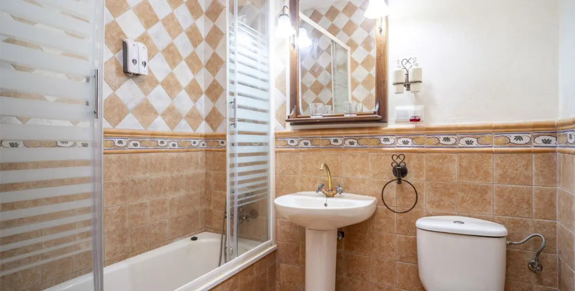 Продажа отеля в Benaoján 12