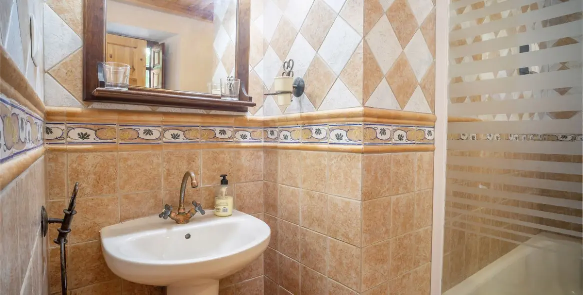 Продажа отеля в Benaoján 16