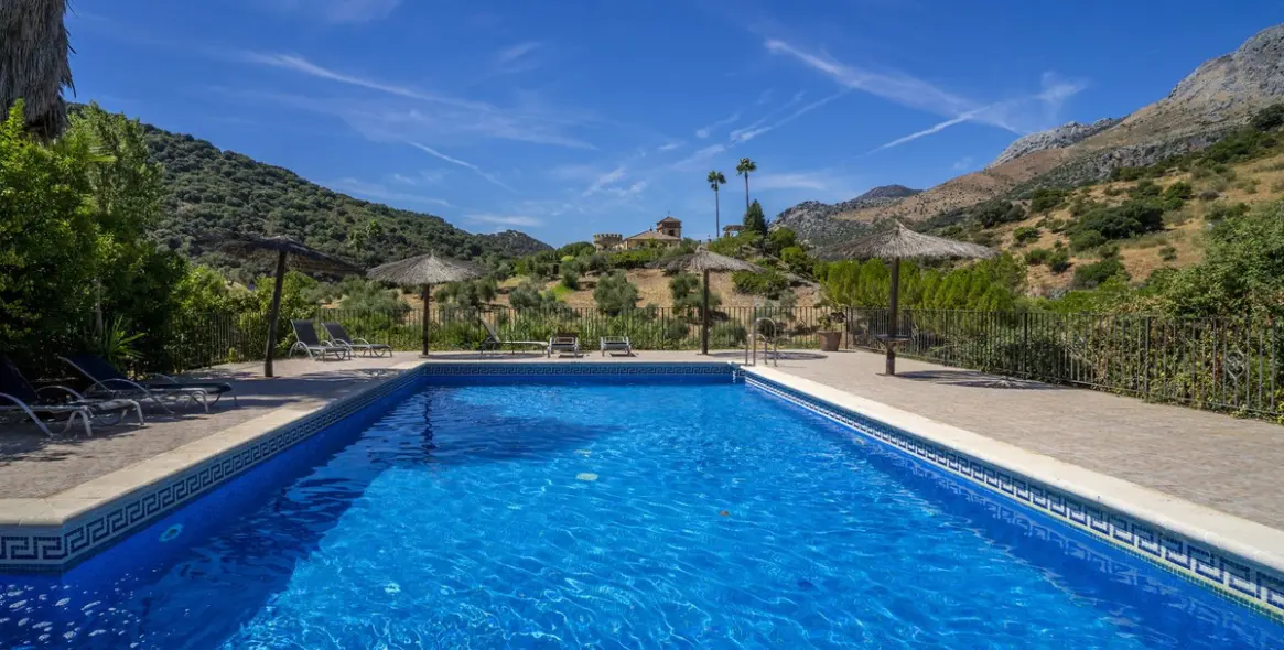 Продажа отеля в Benaoján 40