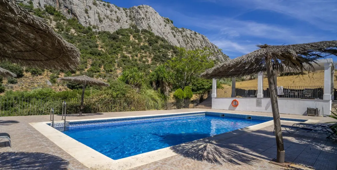 Продажа отеля в Benaoján 41