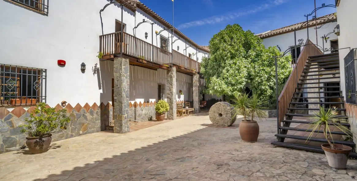 Sale of hotel in Benaoján 1