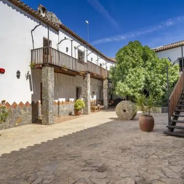 Sale of hotel in Benaoján