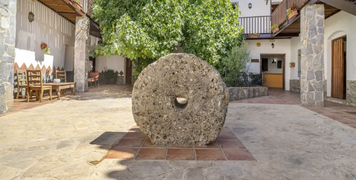 Sale of hotel in Benaoján 2