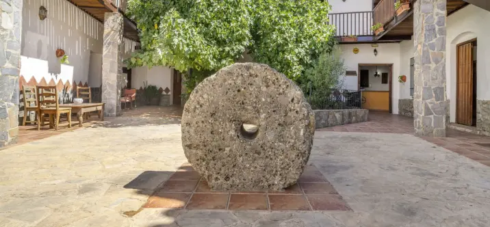 Sale of hotel in Benaoján 1