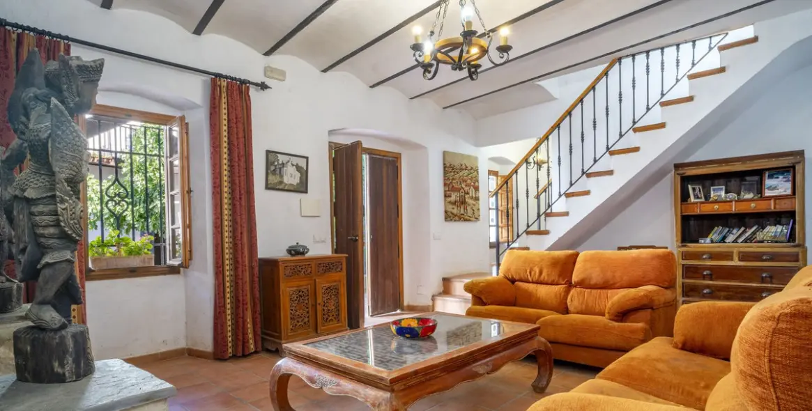 Sale of hotel in Benaoján 3