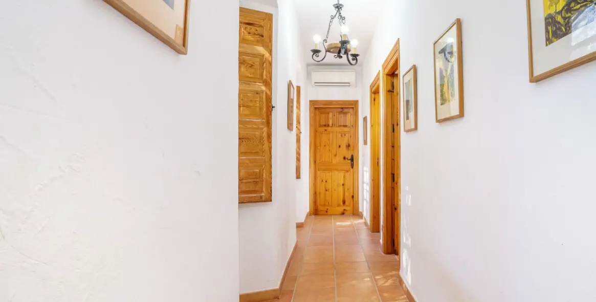 Sale of hotel in Benaoján 4