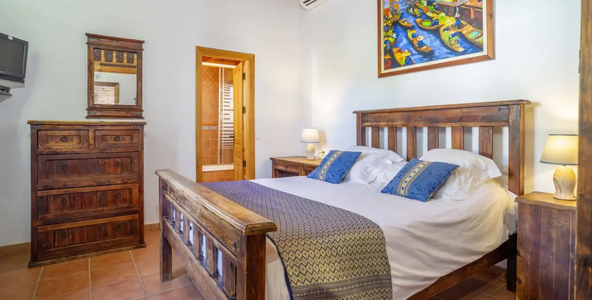 Sale of hotel in Benaoján 8