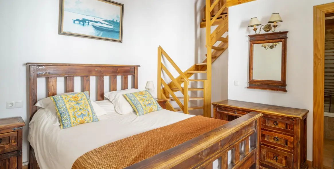Sale of hotel in Benaoján 14