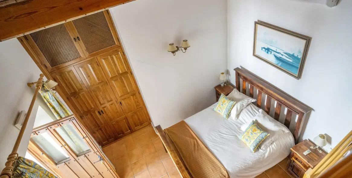 Sale of hotel in Benaoján 17