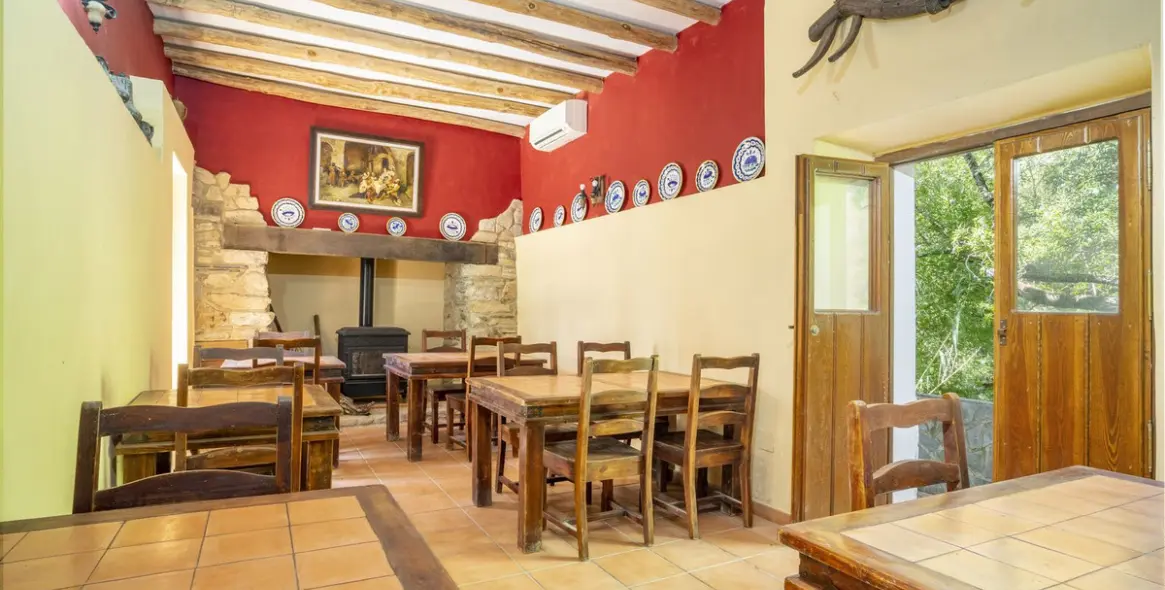 Sale of hotel in Benaoján 32