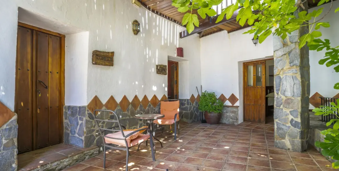 Sale of hotel in Benaoján 41