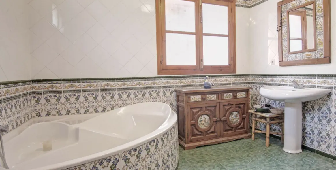 Sale of detached villa in Nerja 14