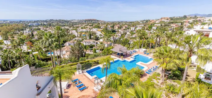 Sale of penthouse duplex in Nueva Andalucía 0