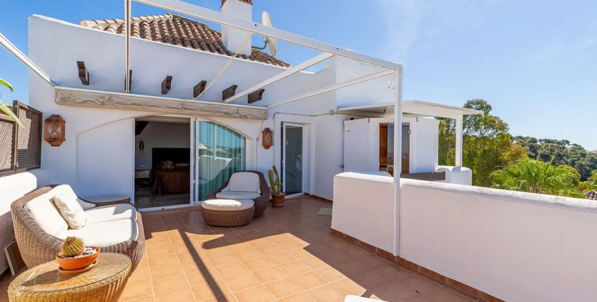 Продажа двухуровневого пентхауса в Nueva Andalucía 2