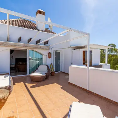 Sale of penthouse duplex in Nueva Andalucía