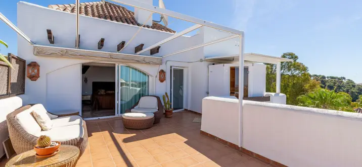 Sale of penthouse duplex in Nueva Andalucía 1