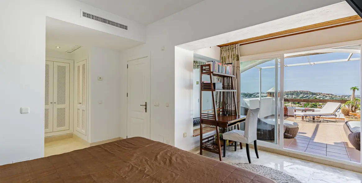 Продажа двухуровневого пентхауса в Nueva Andalucía 15