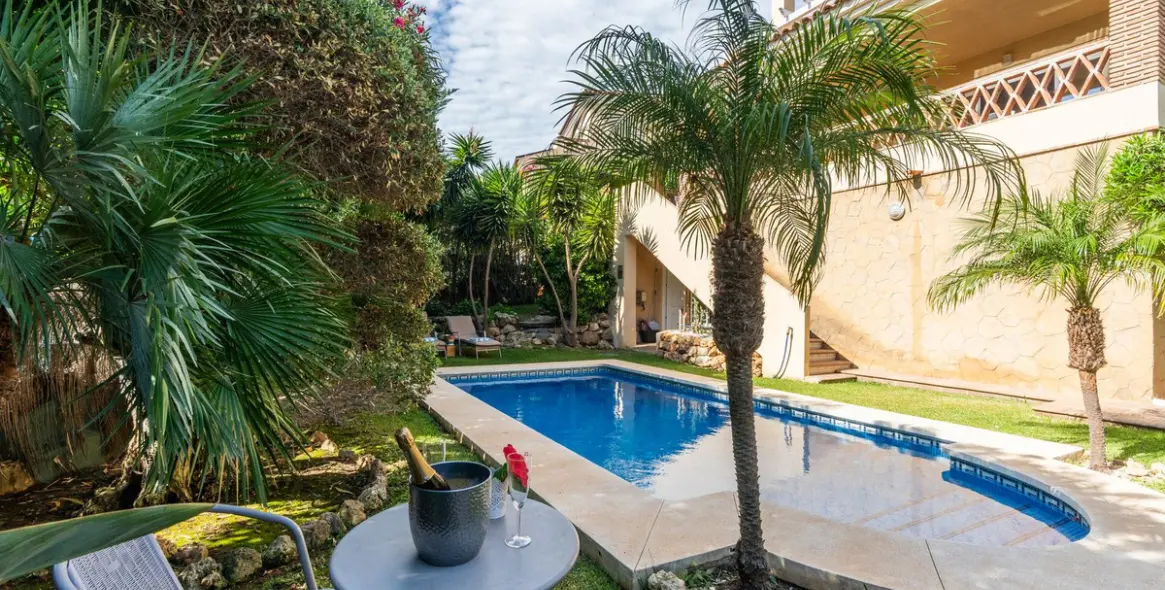 Venta de villa independiente en Riviera del Sol 1