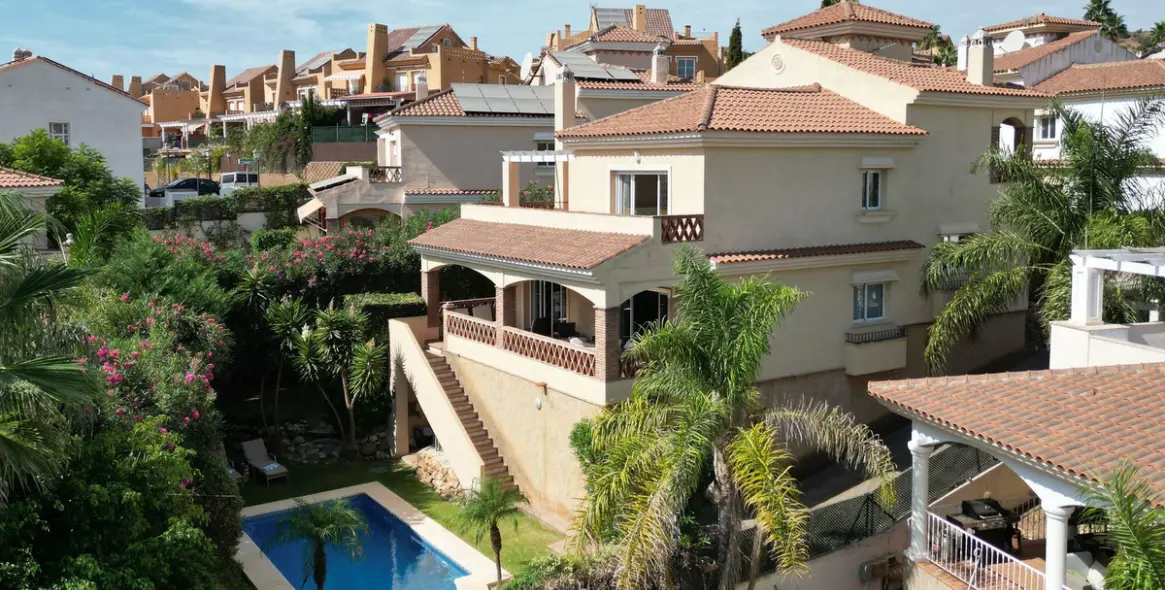 Venta de villa independiente en Riviera del Sol 2