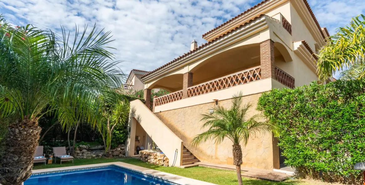 Venta de villa independiente en Riviera del Sol 8