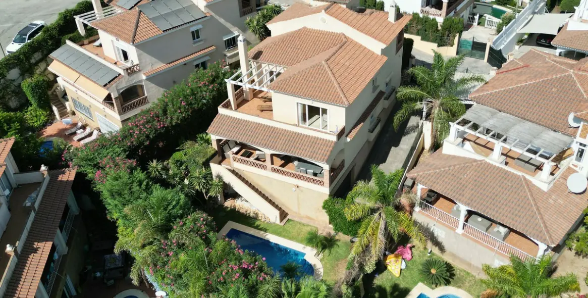 Venta de villa independiente en Riviera del Sol 16